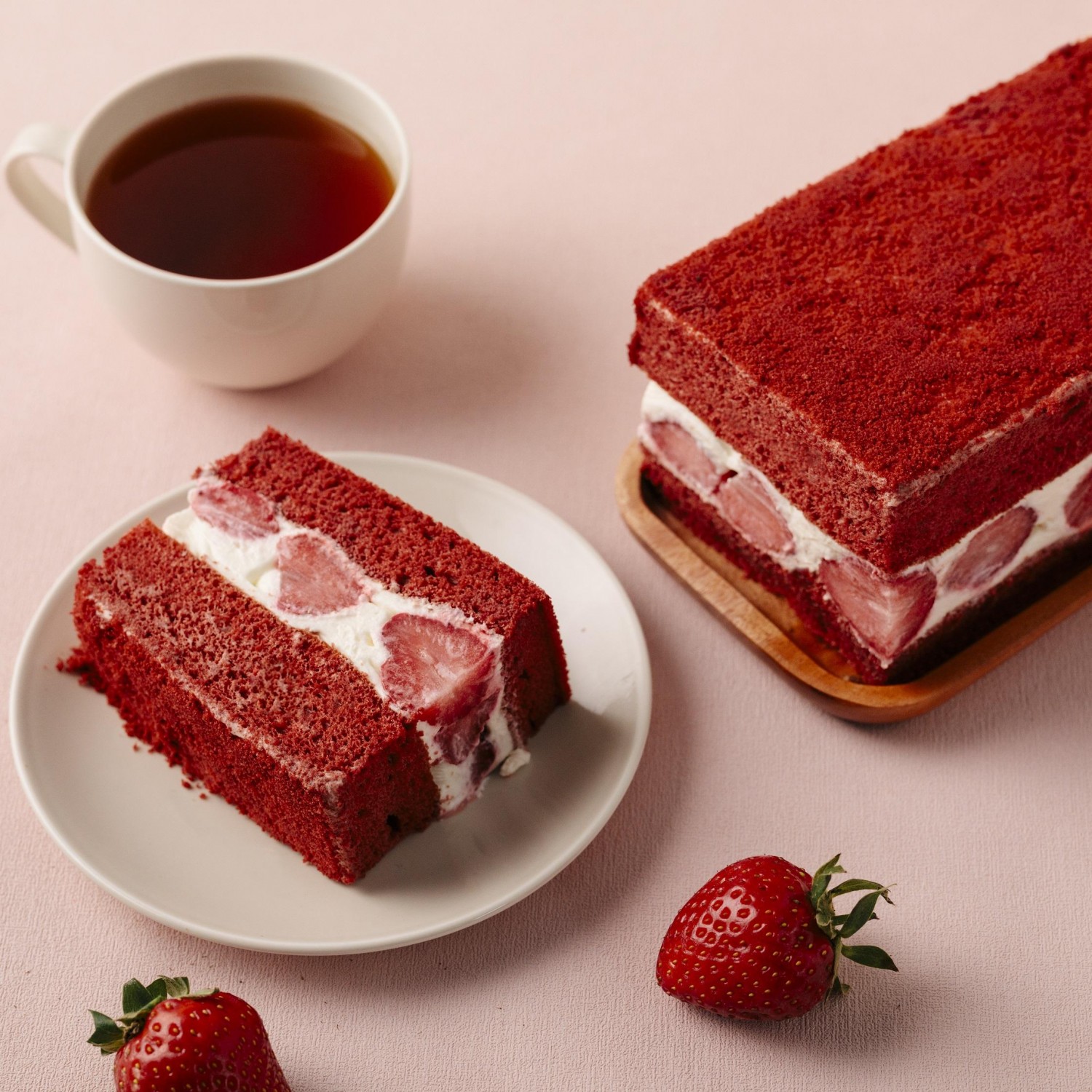 草莓紅絲絨蛋糕-限自取,請洽詢LINE